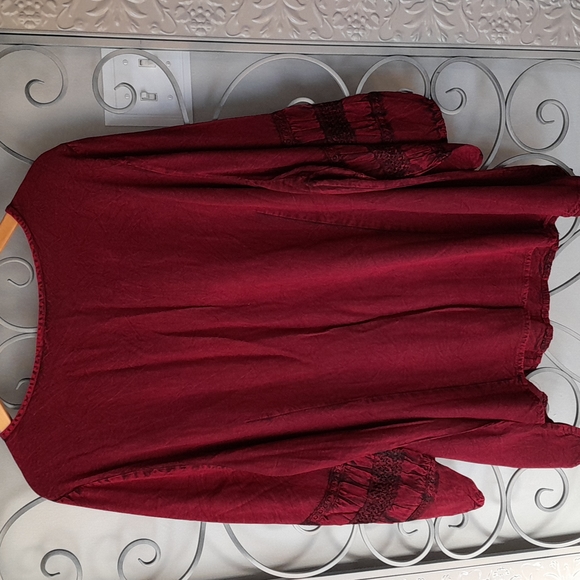 Comfortable top wear for casual or dress up. Embroidery on front. Elastic wrist. - Picture 2 of 2